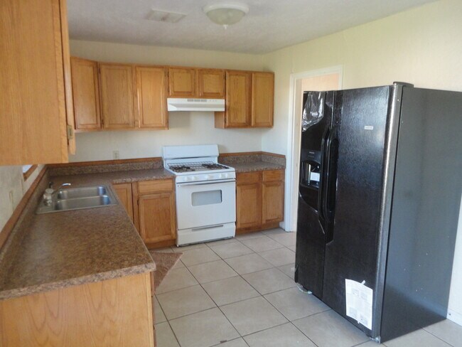 Building Photo - Great Family Home on the Eastside of Town!...