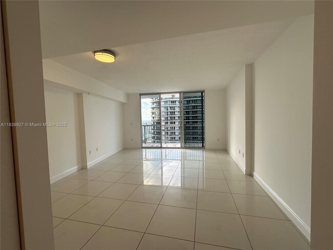 Building Photo - 1750 N Bayshore Dr