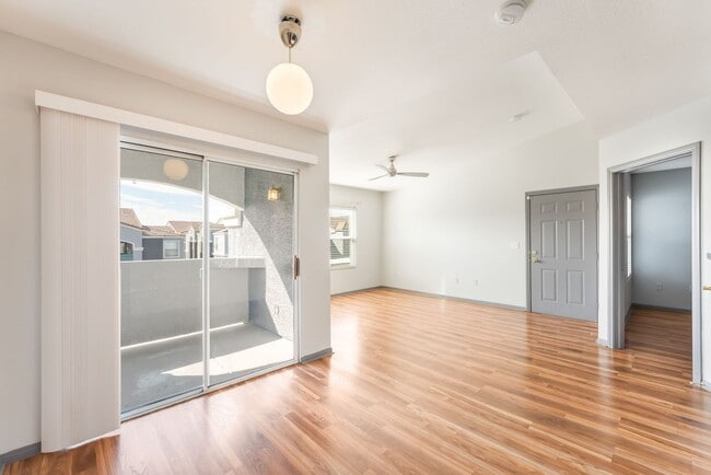 Building Photo - Beautifully Remodeled 2 bedroom Condo!