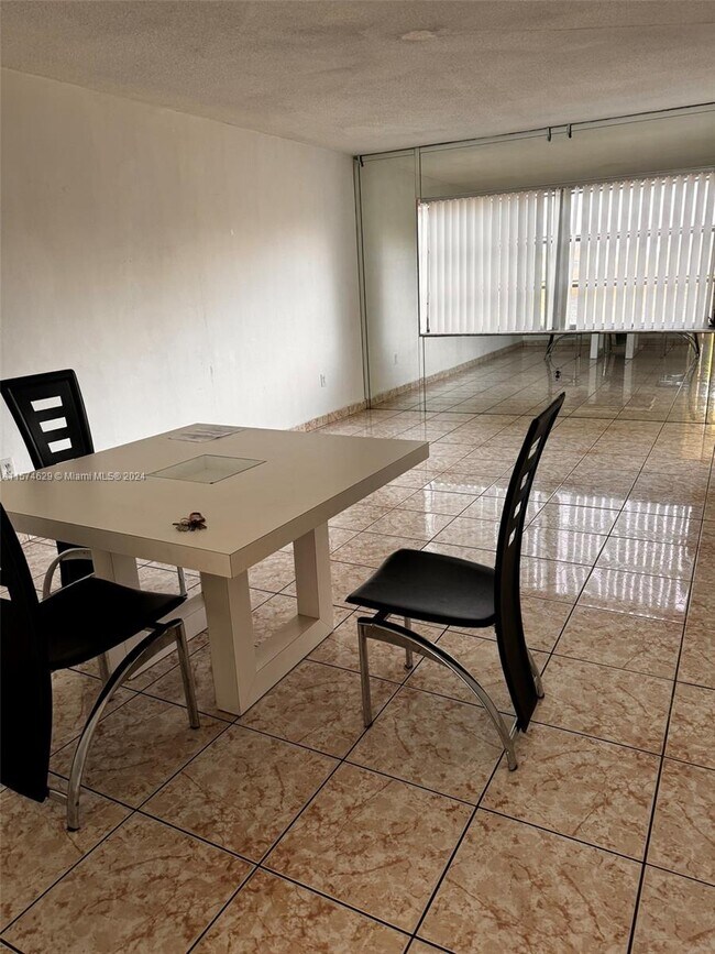 Foto del edificio - 2820 NE 201st Terrace