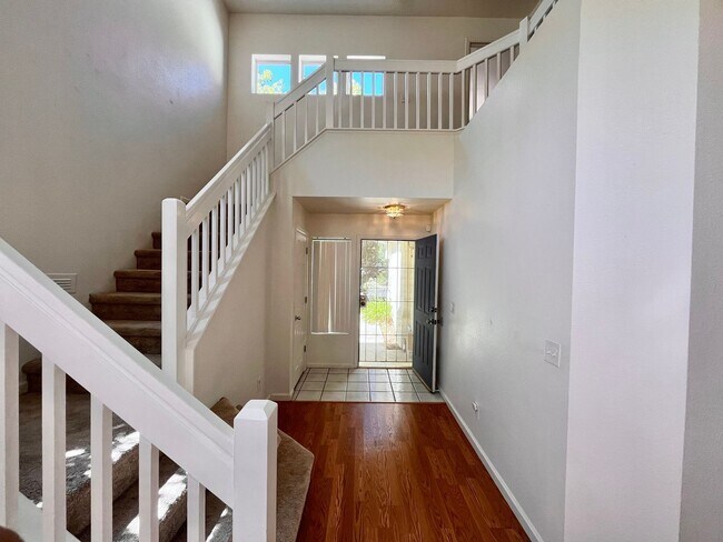 Foto del edificio - Bright & Spacious 4BR/3BA Home in Desirable East Davis – 1,980 Sq Ft