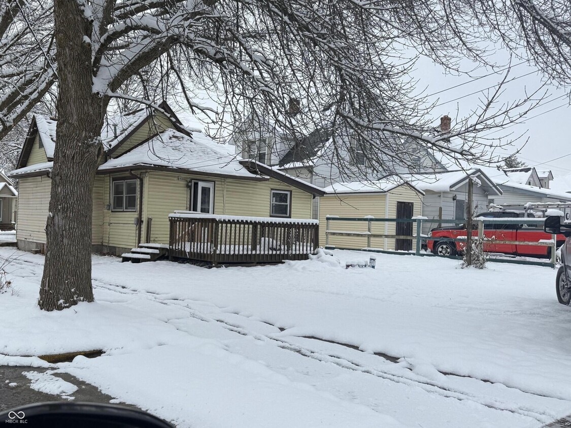 Building Photo - 828 S West St