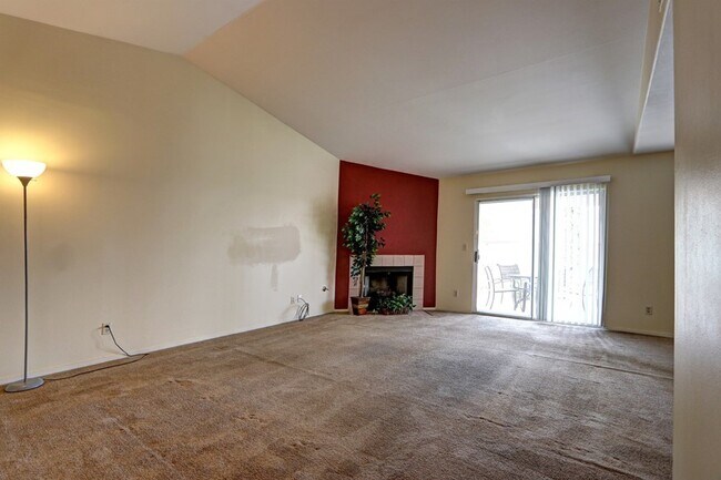 Building Photo - Lovely Home!