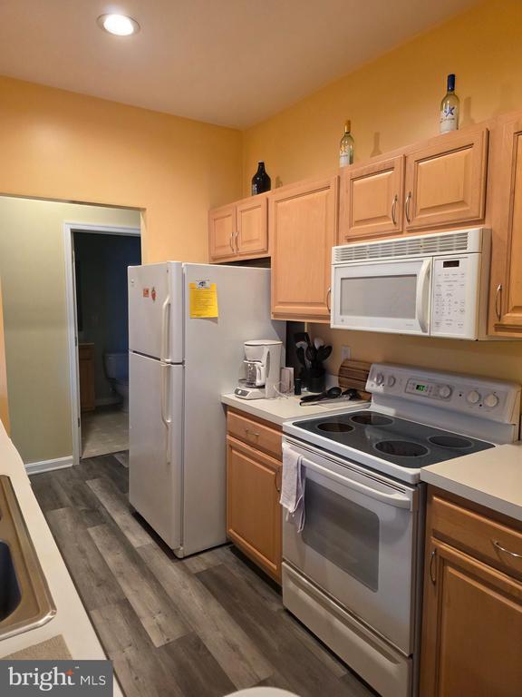 Building Photo - 100 Cascade Ln