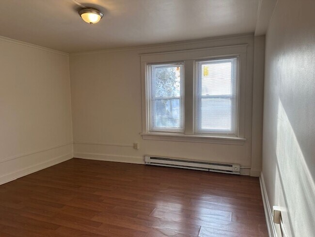 Building Photo - 410 Radnor St