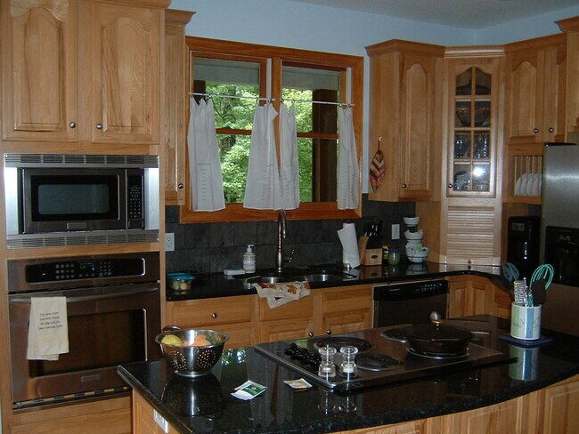 Kitchen - 225 Smith Cove Rd
