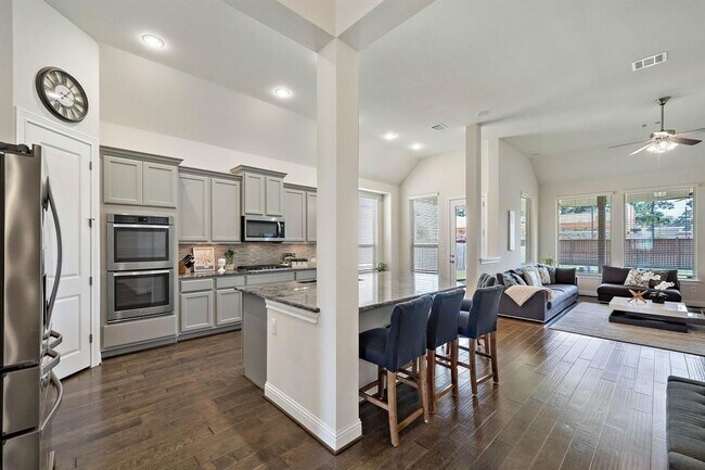 Foto del edificio - 8915 Leaning Hollow Ln