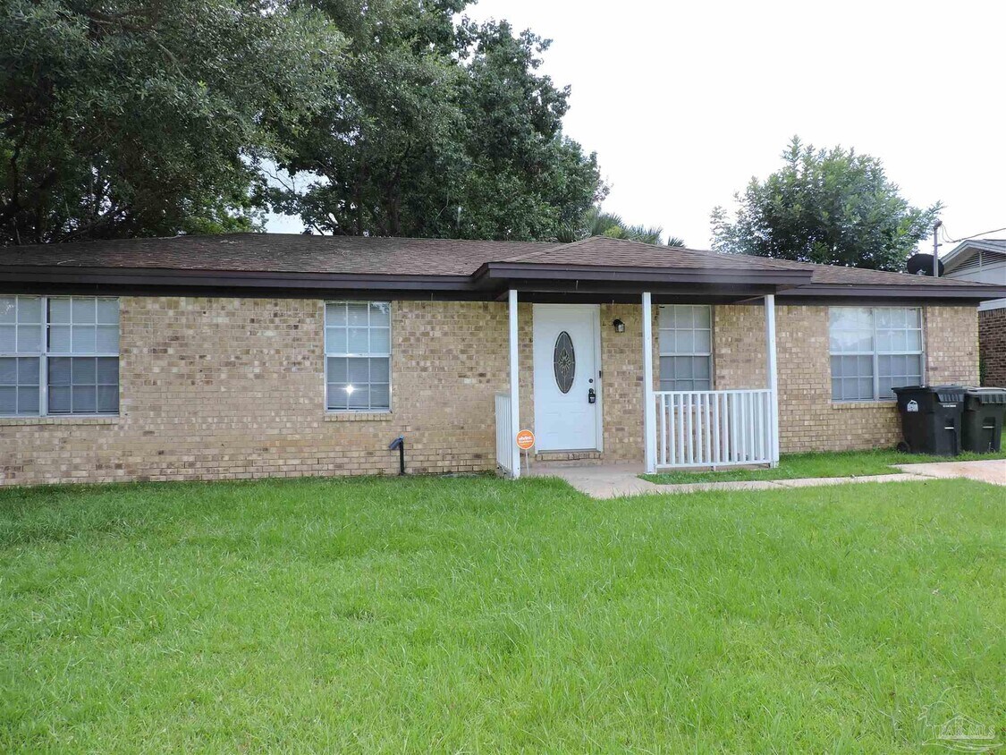 Foto principal - 7031 Redondo Dr