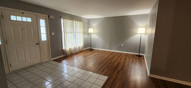 Foto del edificio - 1038 Boeshore Cir