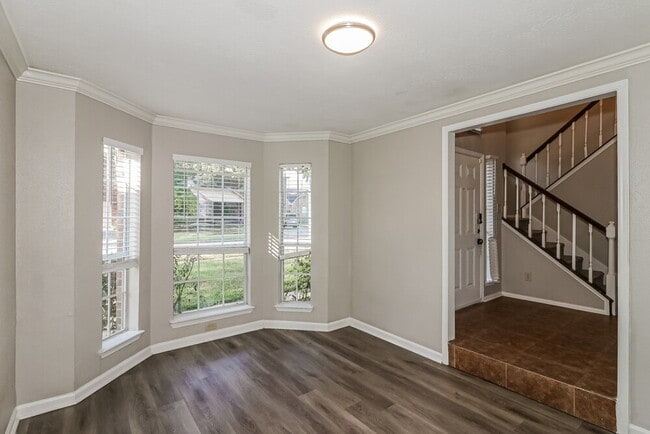 Foto del edificio - 15815 Spruce River Ct