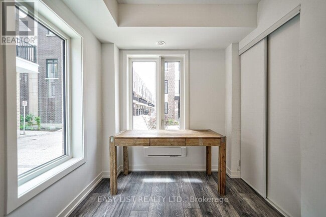 Building Photo - 27 Spruce Pnes Cres