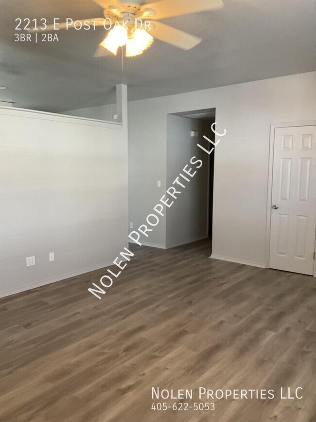 Building Photo - 2213 Post Oak Dr