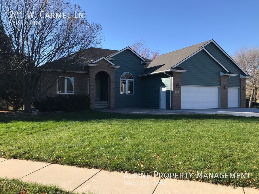 Primary Photo - Stunning 5 Bed/3 Bath Rental Home near Pra...