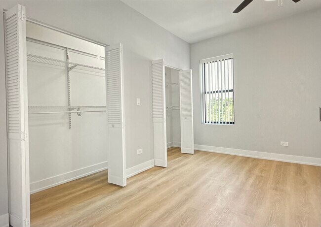 Building Photo - 7608 N Rogers Ave