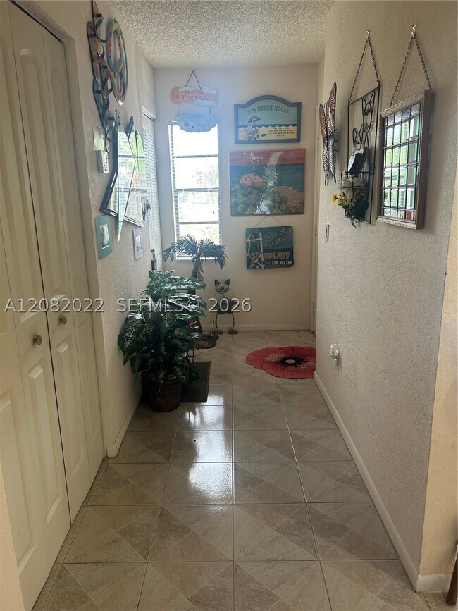 Foto del edificio - 9205 Pecky Cypress Ln