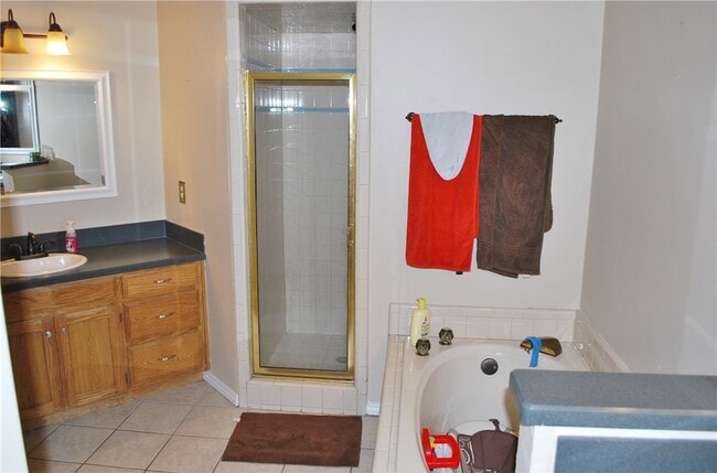 Building Photo - 2633 Bauer Dr