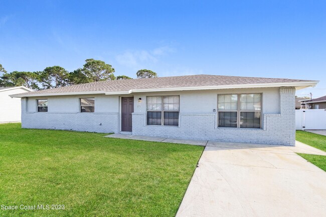 Building Photo - 674 Altamira St NW