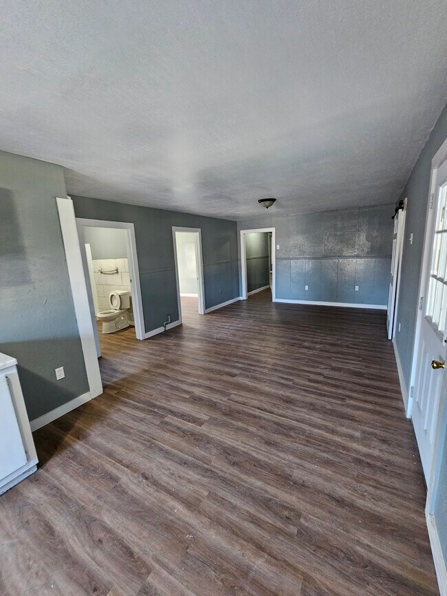 Building Photo - 916 TX-359