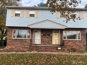 Building Photo - 345 Lincoln Blvd