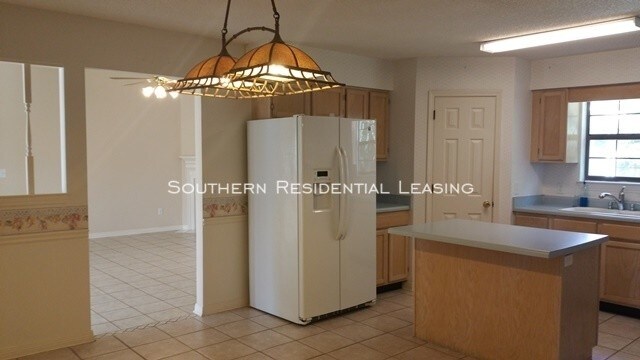 Building Photo - 7402 St James Pl
