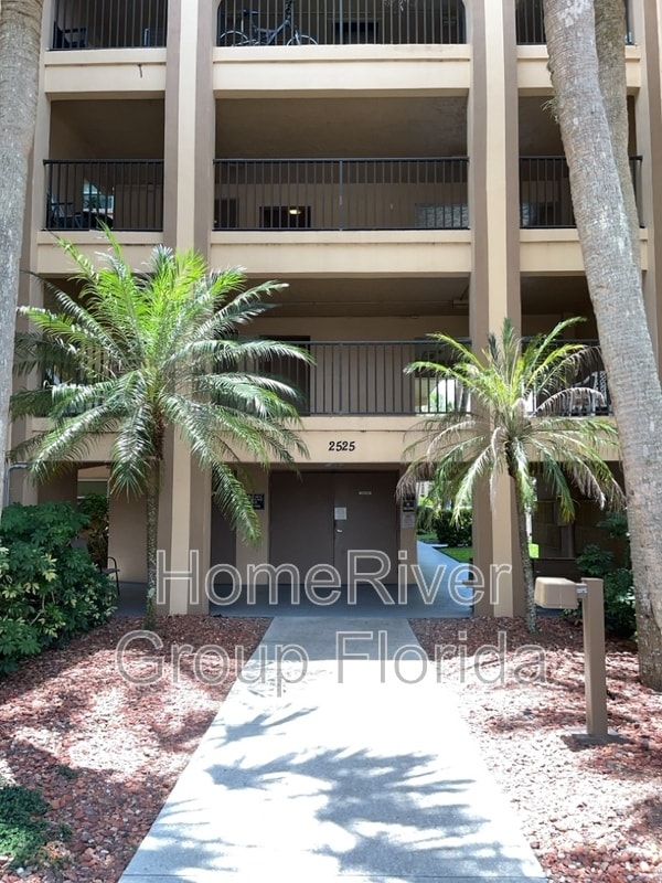 Building Photo - 2525 W Bay Dr