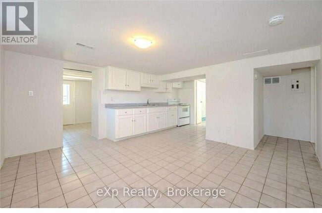 Building Photo - 233 Elizabeth St