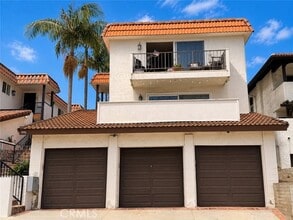 Building Photo - 402 Avenida Granada