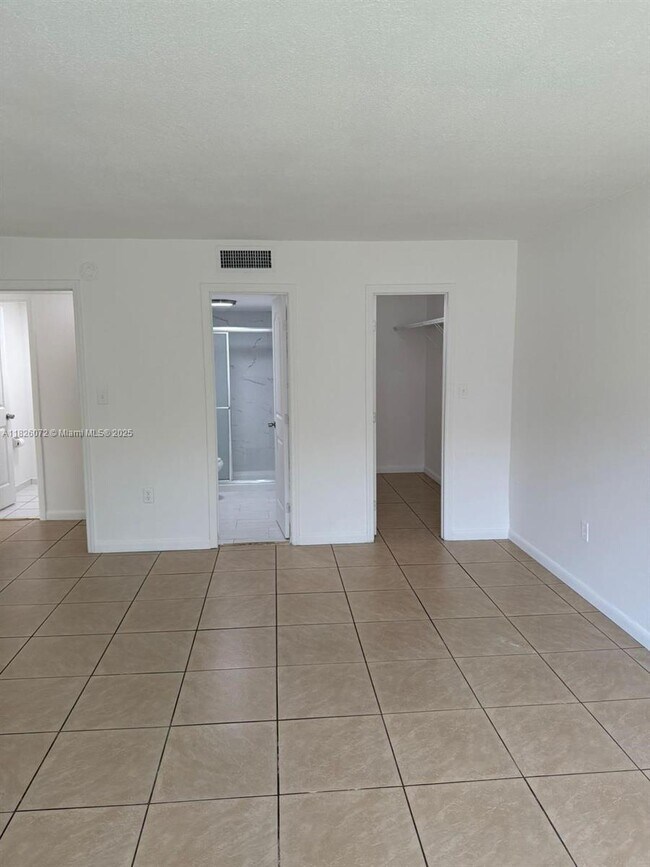 Foto del edificio - 6980 NW 186th St