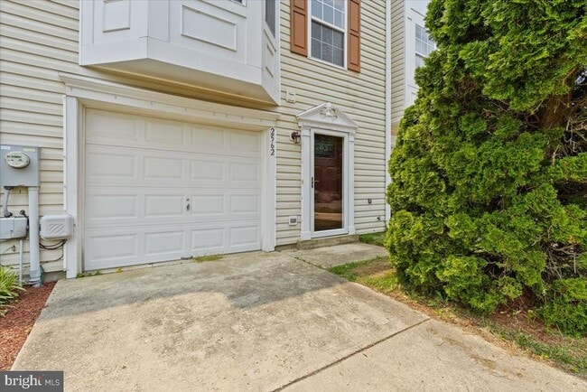 Building Photo - 2562 Woodland Pl