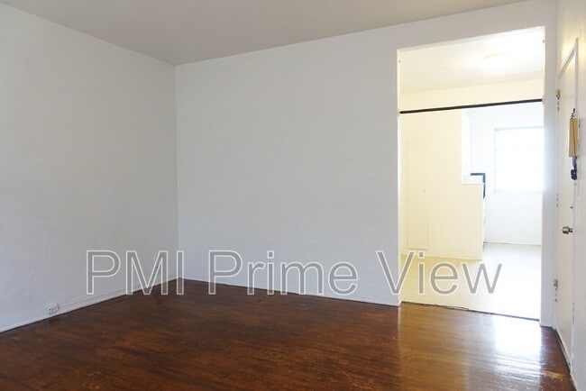 Building Photo - 905 16th St