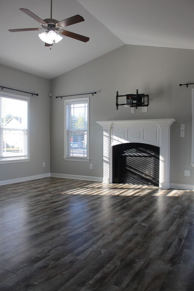 Foto del edificio - 228 Planters Ridge Dr