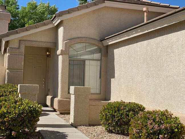 Building Photo - 1 STORY 3 BR, 2 BA  HOME IN THE HEART OF S...