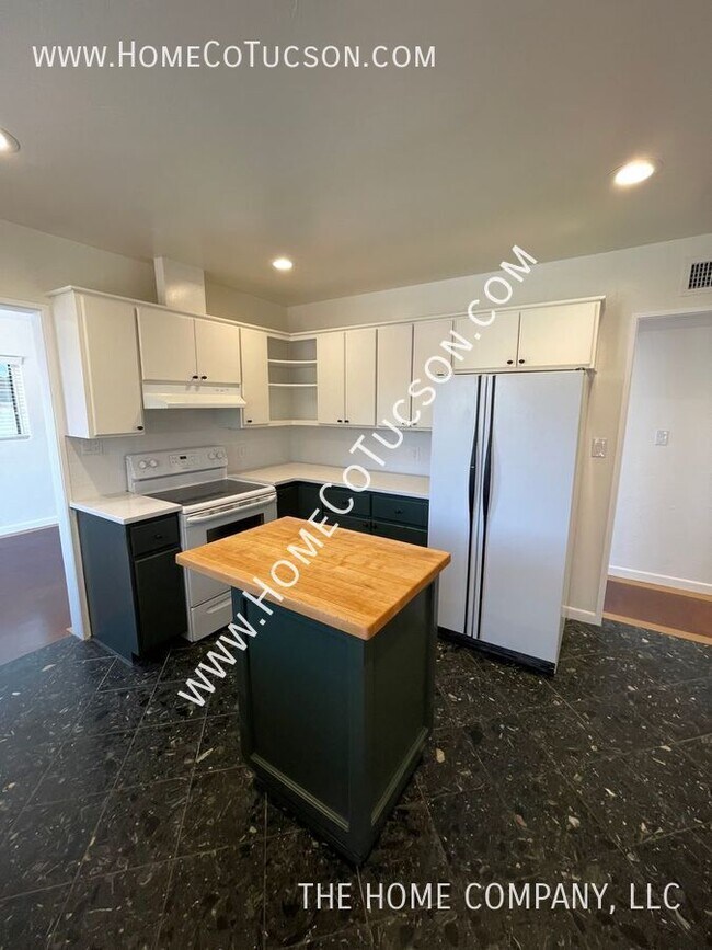 Foto del edificio - 3015 E 4th St