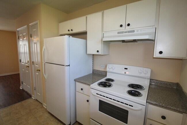 Building Photo - 9024 Whispering Pines Blvd