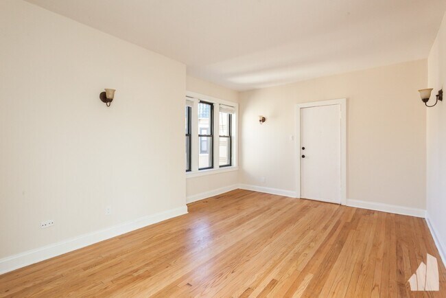 Building Photo - 4036 North Ashland-W1