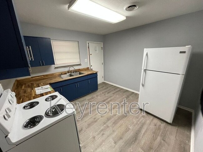 Building Photo - 323 Watauga Dr