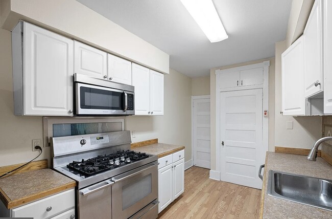 Building Photo - 104 W 35th St