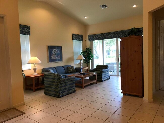 Foto del edificio - 8410 Mulligan Cir