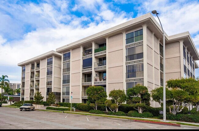 Foto del edificio - 7811 Eads Ave