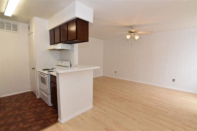 Building Photo - 6200 Ranchester Dr