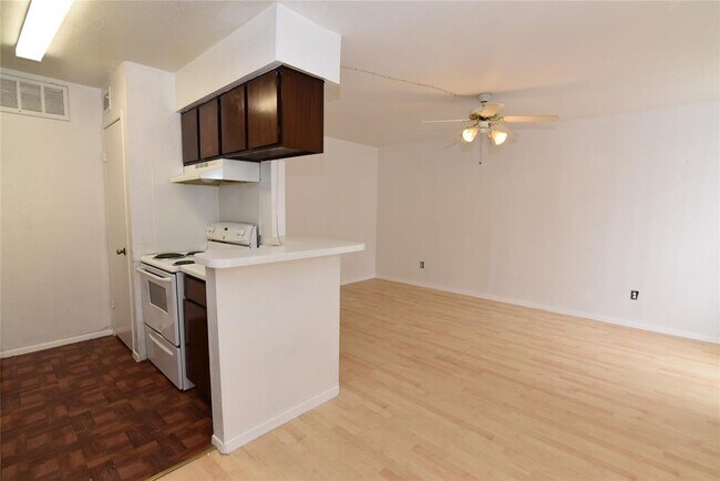 Foto del edificio - 6200 Ranchester Dr