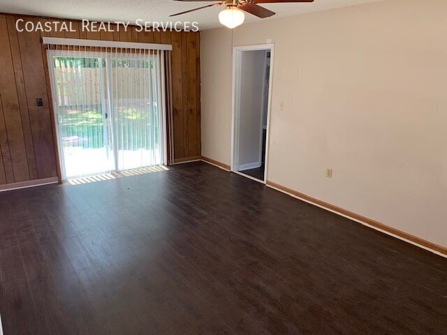 Building Photo - 708 Meadow Ct