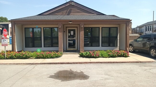 Interior Photo - Shelton Gardens