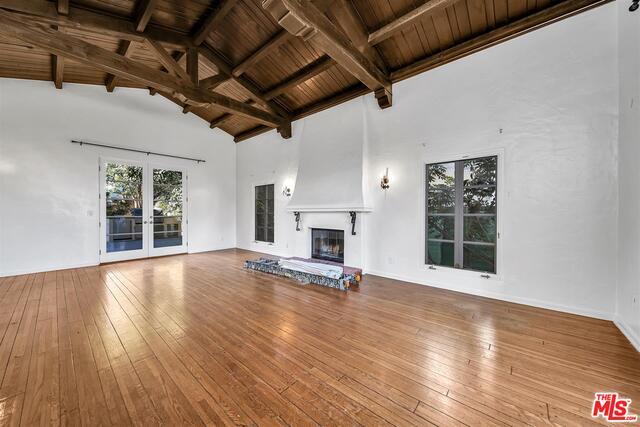 Building Photo - 333 S Roxbury Dr