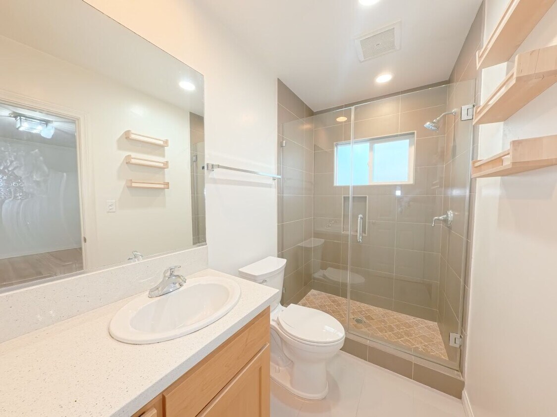 Foto principal - 442 Kelton Ave