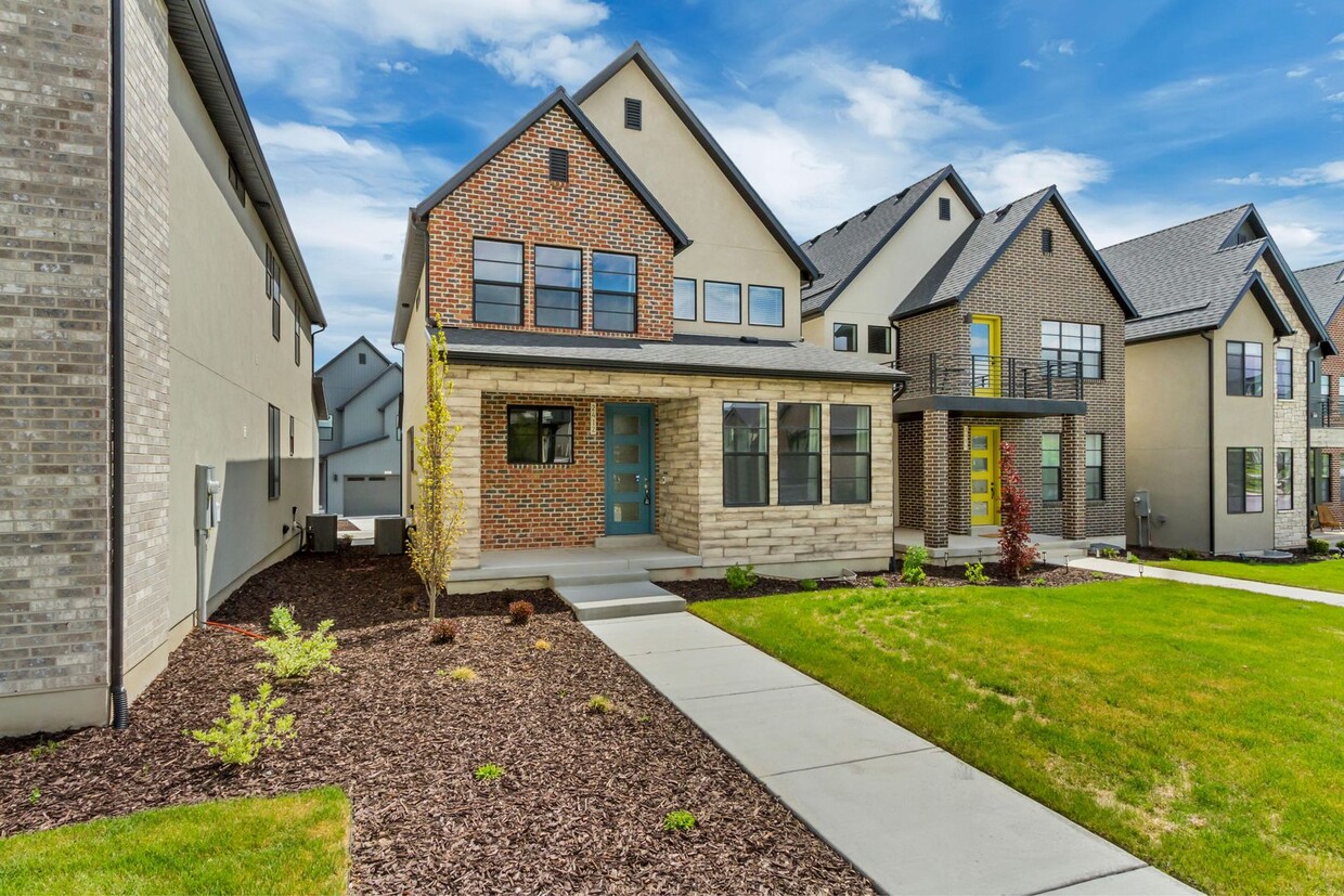 Primary Photo - 4 Bedroom 3 Bathroom Home in Eagle Mountain!