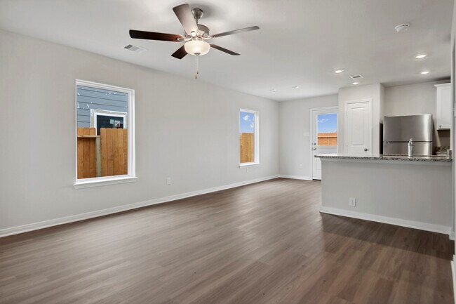 Building Photo - 15830 Berry Hl Dr