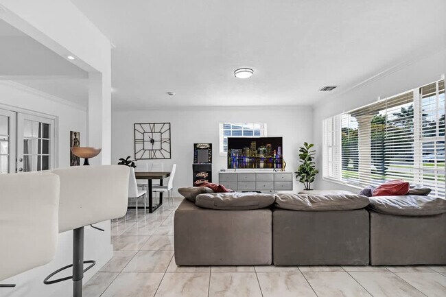 Foto del edificio - 18715 NW 10th Ct