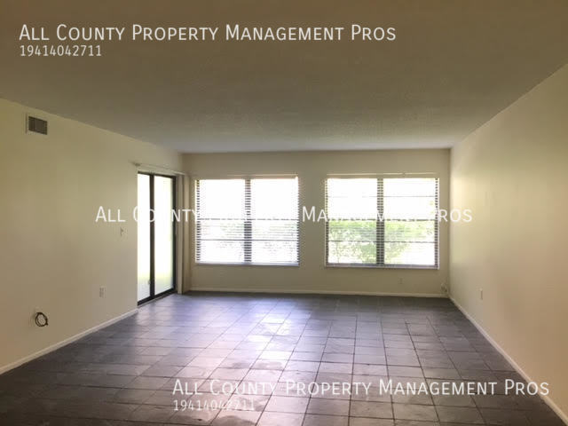 Building Photo - 1st Floor/Pet Friendly/Quiet/Pool/Garage/N...