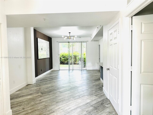 Building Photo - 1962 Freeport Dr